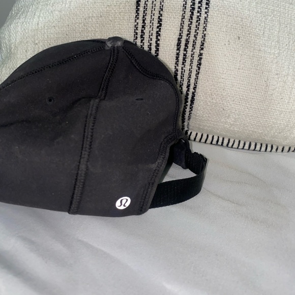 Men’s black Lululemon hat OSO🖤😆 - Picture 2 of 3